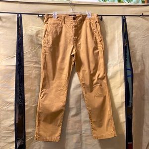 Men’s American Eagle khaki pants